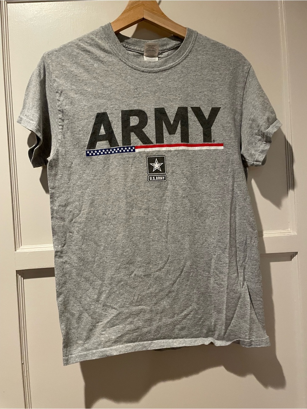 ARMY Gray Graphic Tee with Flag Accent - U.S. Army Small